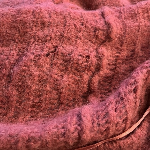 Free People Moonbeam slouchy extra wide Very low V neck alpaca sweater Sz M crop - Picture 12 of 15